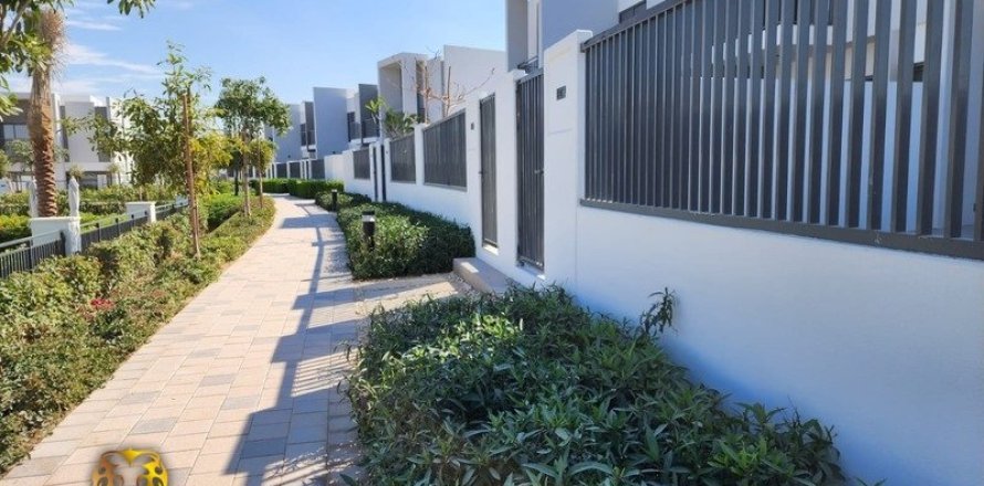 3 bedrooms Townhouse in Dubai Land, UAE No. 26273