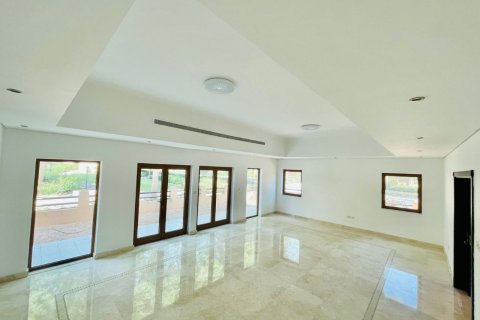 Villa de 5 dormitorios en Al Furjan, UAE No. 219375