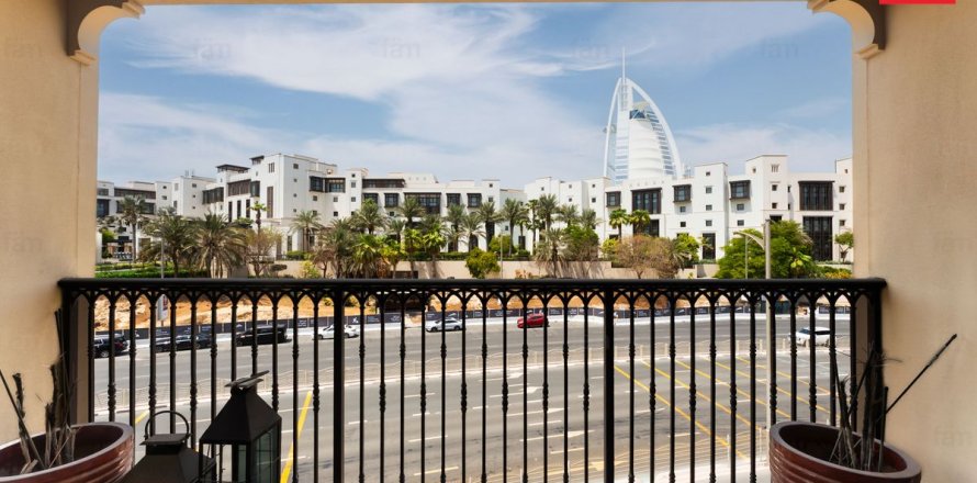 3 bedrooms Apartment in Umm Suqeim, UAE No. 208002