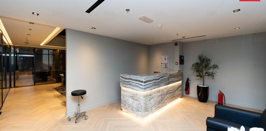158.1m² Office in Dubai, UAE No. 216051
