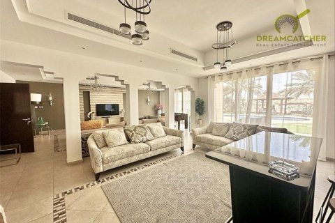 Вилла с 5 спальнями в Al Hamra Village, ОАЭ №75284 8