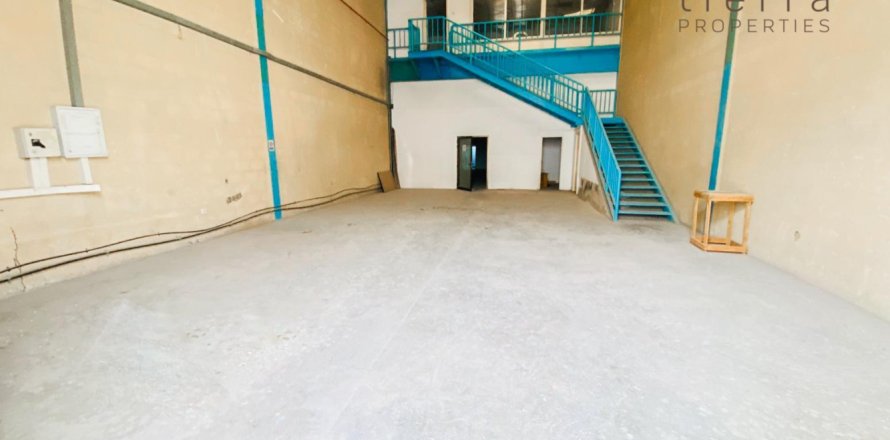 495.6m² Warehouse in Al Quoz, UAE No. 19150