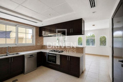 Вилла с 3 спальнями в Jumeirah Park, ОАЭ №218585 18