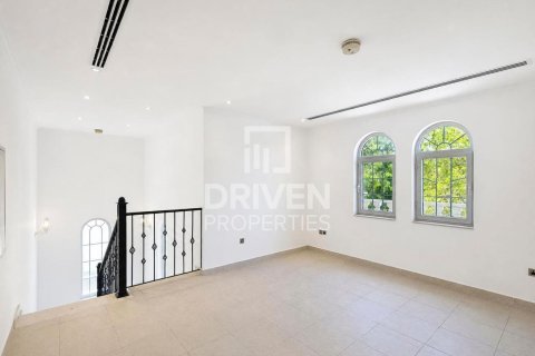 Вилла с 3 спальнями в Jumeirah Park, ОАЭ №218585 16