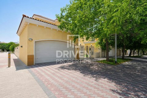 Вилла с 3 спальнями в Jumeirah Park, ОАЭ №218585 30