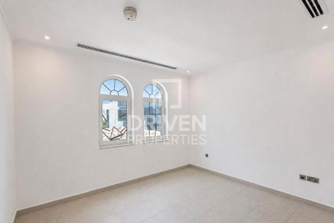 Вилла с 3 спальнями в Jumeirah Park, ОАЭ №218585 10