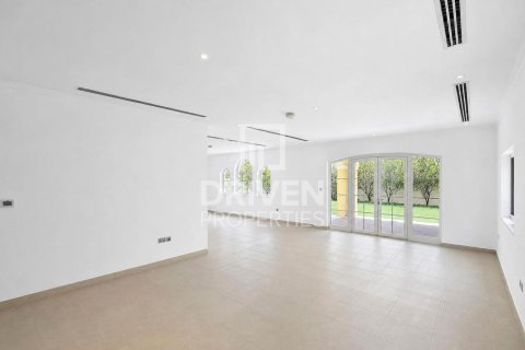 Вилла с 3 спальнями в Jumeirah Park, ОАЭ №218585 12