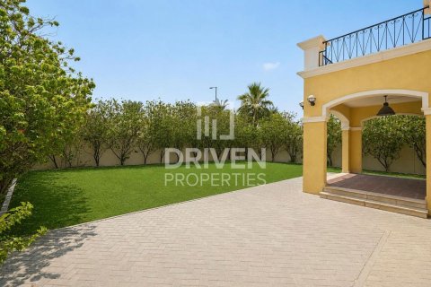 Вилла с 3 спальнями в Jumeirah Park, ОАЭ №218585 3