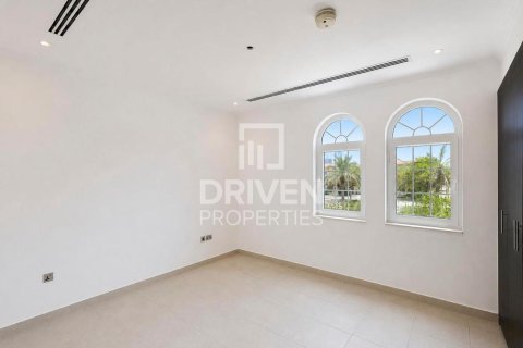 Вилла с 3 спальнями в Jumeirah Park, ОАЭ №218585 8