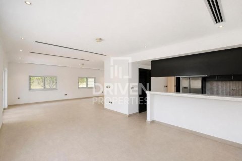 Вилла с 3 спальнями в Jumeirah Park, ОАЭ №218585 4