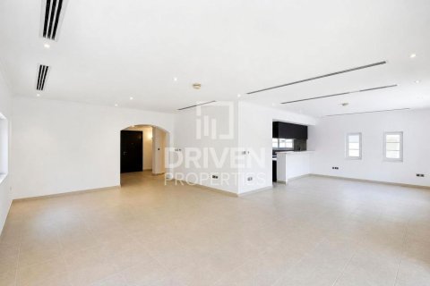 Вилла с 3 спальнями в Jumeirah Park, ОАЭ №218585 13