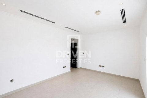 Вилла с 3 спальнями в Jumeirah Park, ОАЭ №218585 6