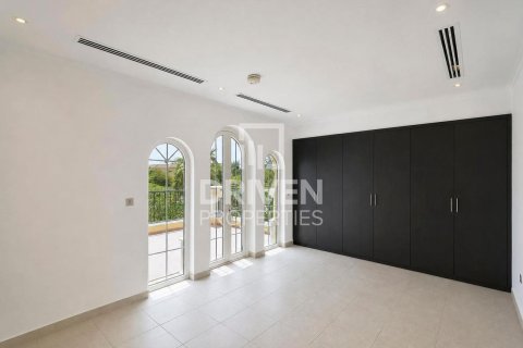 Вилла с 3 спальнями в Jumeirah Park, ОАЭ №218585 7