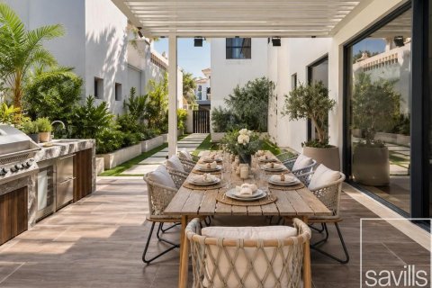 Вилла с 6 спальнями в Garden Homes, ОАЭ №220390 10