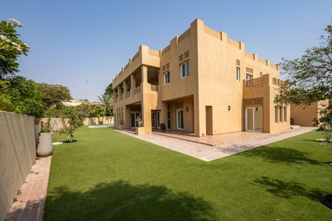 Villa de 7 dormitorios en Arabian Ranches, UAE No. 196857