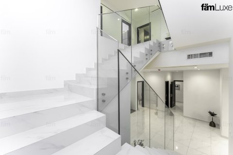 5 bedrooms Villa in Dubai, UAE No. 215891 19