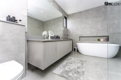 5 bedrooms Villa in Dubai, UAE No. 215891 17