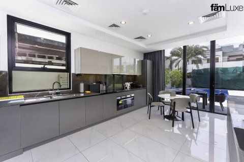 5 bedrooms Villa in Dubai, UAE No. 215891 7