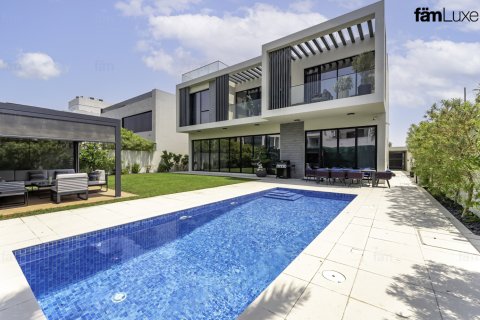 5 bedrooms Villa in Dubai, UAE No. 215891 2