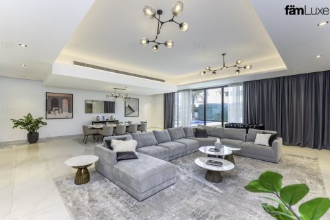5 bedrooms Villa in Dubai, UAE No. 215891 10