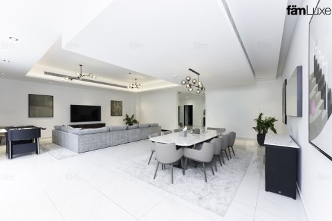 5 bedrooms Villa in Dubai, UAE No. 215891 9