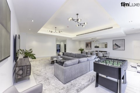 5 bedrooms Villa in Dubai, UAE No. 215891 8