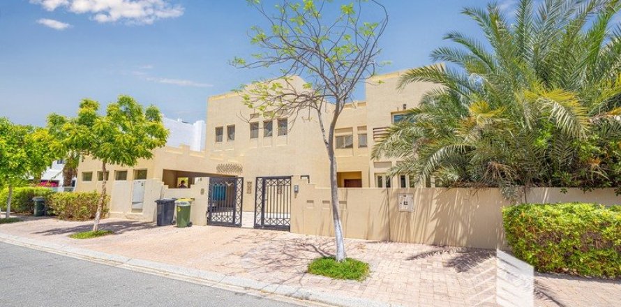 6 bedrooms Villa in Meadows, UAE No. 10635