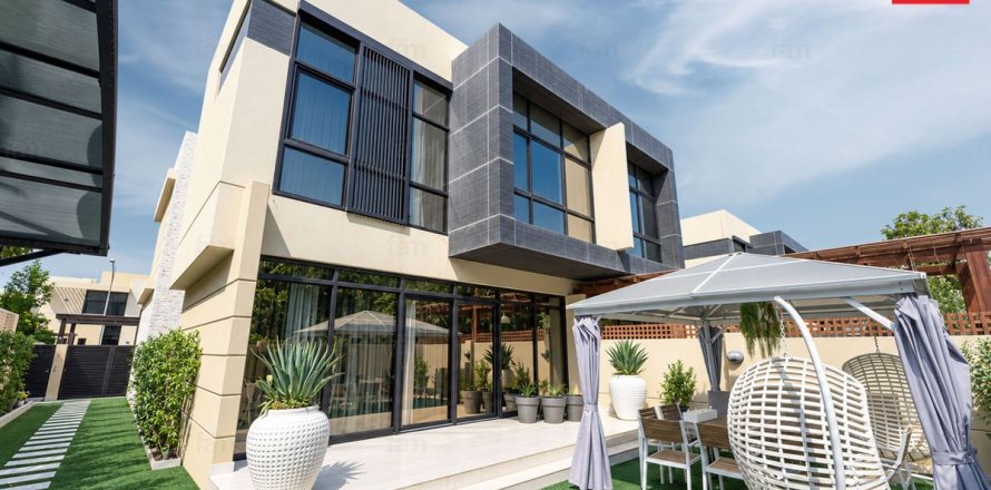 Villa de 4 chambres à Dubai, UAE No. 224571