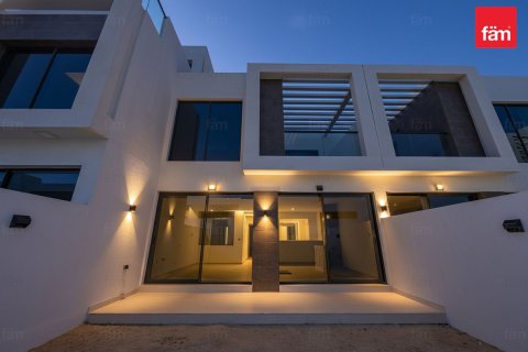 3 bedrooms Townhouse in Dubai, UAE No. 215989 11