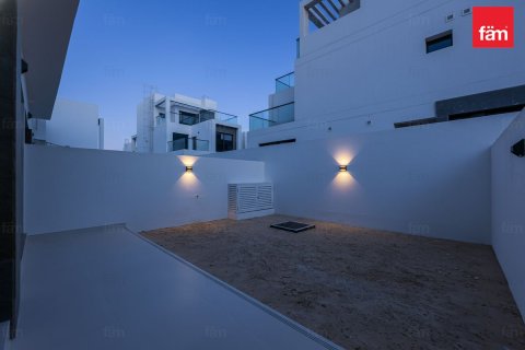 3 bedrooms Townhouse in Dubai, UAE No. 215989 4