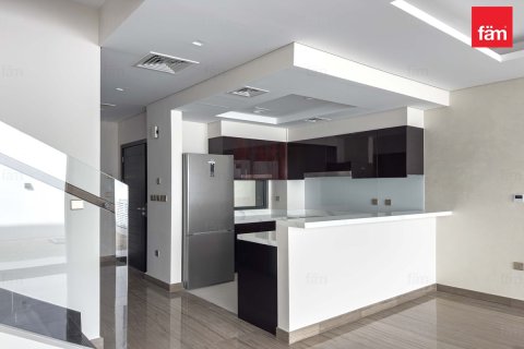 3 bedrooms Townhouse in Dubai, UAE No. 215989 18