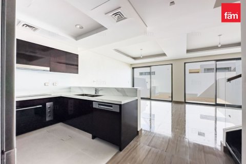 3 bedrooms Townhouse in Dubai, UAE No. 215989 16