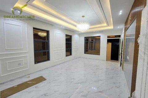 5 bedrooms Villa in Al Yasmeen, UAE No. 34161 8