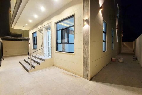 5 bedrooms Villa in Al Yasmeen, UAE No. 34161 3