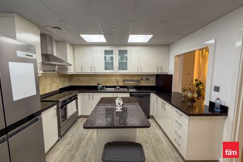 Apartment de 3 dormitorios en Dubai, UAE No. 216467 4