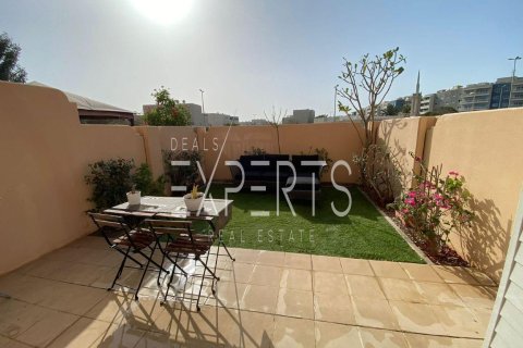 Villa de 2 dormitorios en Al Reef, UAE No. 224174