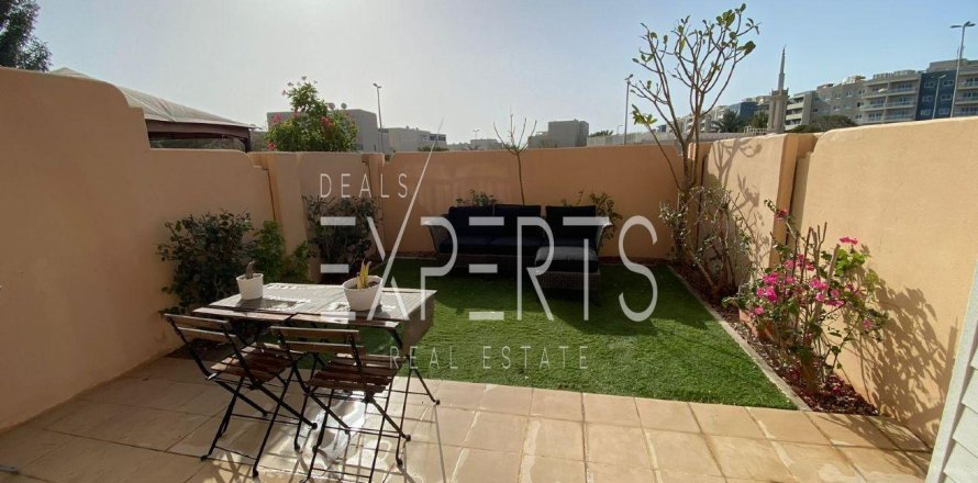 Villa de 2 dormitorios en Al Reef, UAE No. 224174