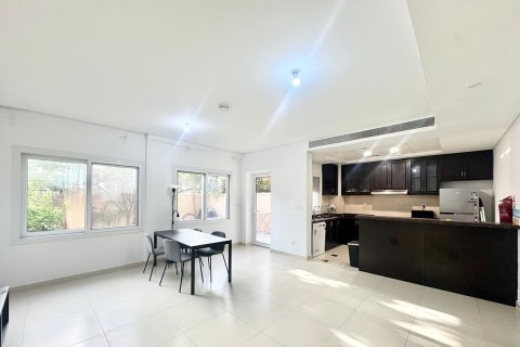 Townhouse de 3 dormitorios en Dubai Land, UAE No. 215425