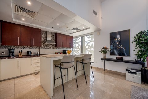Apartment de 3 dormitorios en Shams 1, UAE No. 226423 10