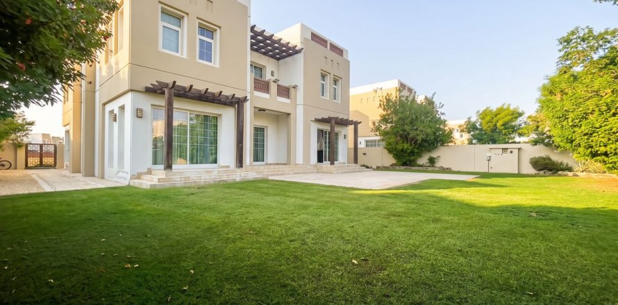 Villa de 5 chambres à Dubai, UAE No. 222224