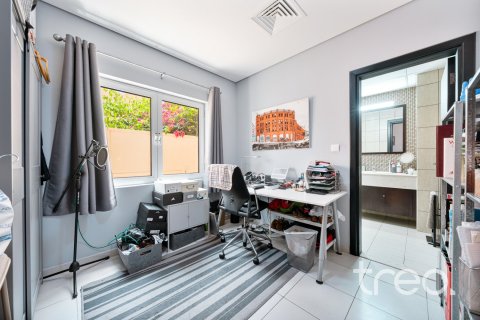 5 bedrooms Villa in Hacienda, UAE No. 220795 25