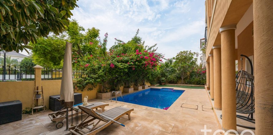 5 bedrooms Villa in Hacienda, UAE No. 220795
