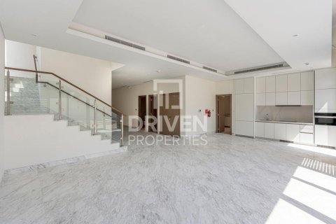 4 bedrooms Villa in District One, UAE No. 212421 3