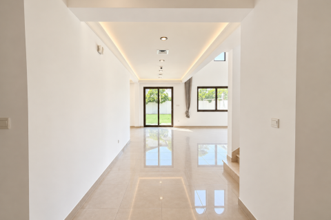 4 bedrooms Villa in Rasha, UAE No. 212982 8