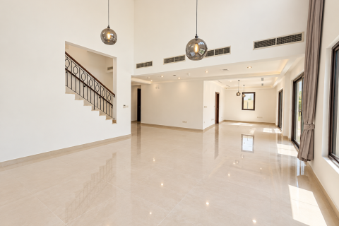 4 bedrooms Villa in Rasha, UAE No. 212982 3