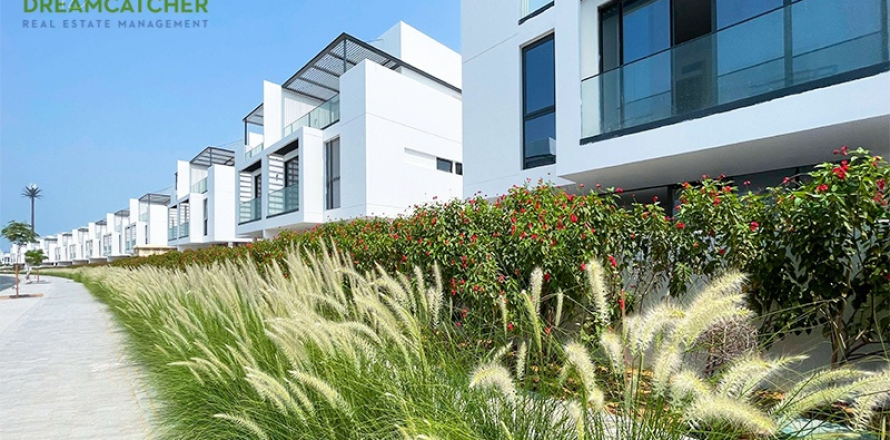 4 bedrooms Villa in Sharjah, UAE No. 20184