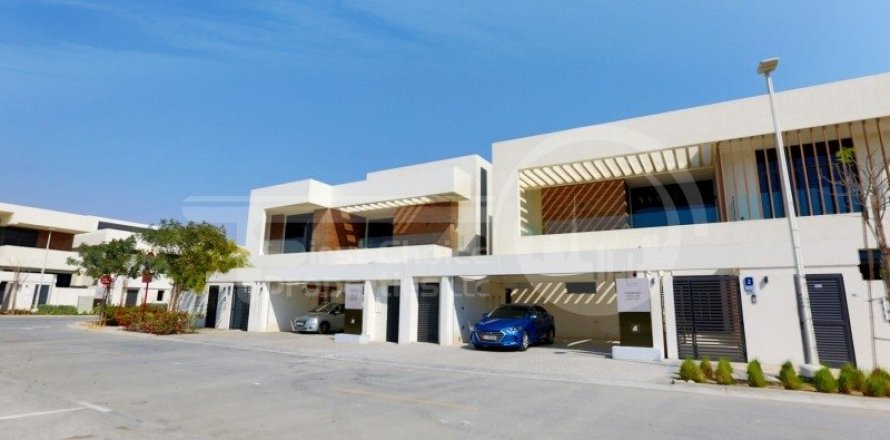 4 bedrooms Villa on the Yas Island, UAE No. 13339