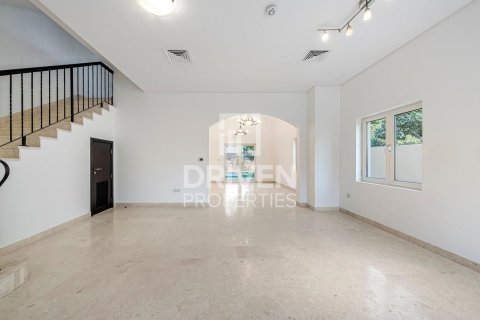 5 bedrooms Villa in Hacienda, UAE No. 211233
