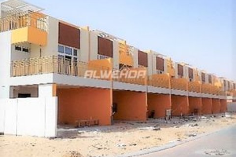 Villa de 3 dormitorios en Cluster 06, UAE No. 4286 7