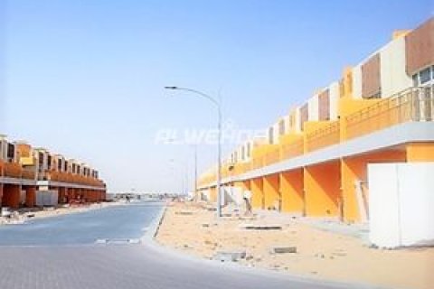 Villa de 3 dormitorios en Cluster 06, UAE No. 4286 3